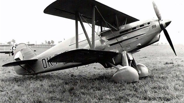 Nejmodernj eskoslovensk pedvlen sthaky typu Avia B.534 slouily u etnickch leteckch hldek od roku 1937. Na sv koly svmi letovmi vkony mnohdy nestaily.