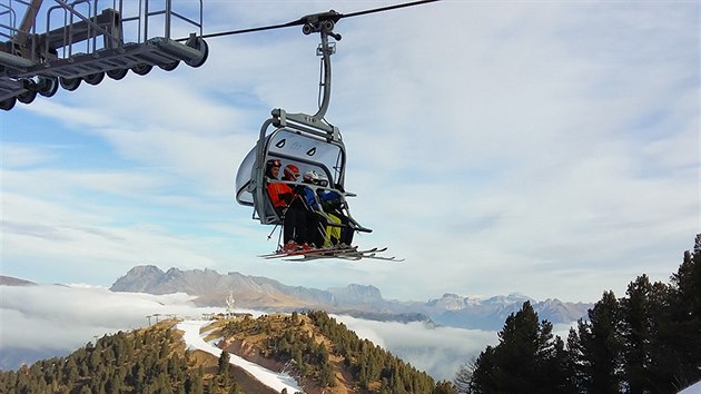 Zadn st arelu Alpe Cermis nad Cavalese, lanovka Parifiori 