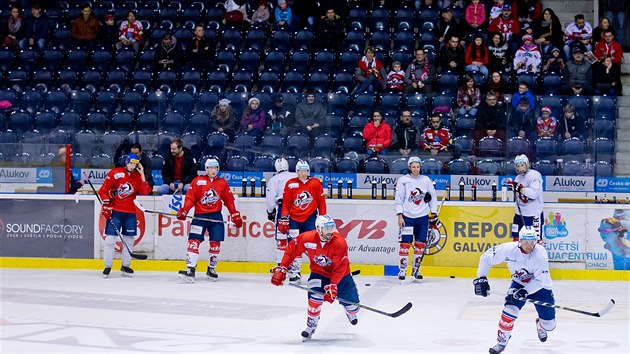 Trnink extraligovho celku sledovali vjimen i fanouci.