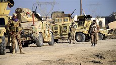 Irátí vojáci nedaleko Ramádí, které stále ovládá Islámský stát (21.prosince...