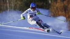 Veronika Velez-Zuzulová na trati slalomu v Lienzu.