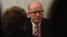 Předseda vlády Bohuslav Sobotka (ČSSD) v Karviné při jednání o zaměstnanosti v... Předseda vlády Bohuslav Sobotka (ČSSD) v Karviné při jednání o zaměstnanosti v...