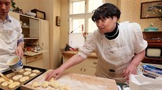 Iva Votroubková, etnografka chebského muzea při tradičním muzejním adventu v... Iva Votroubková, etnografka chebského muzea při tradičním muzejním adventu v...