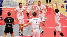 Radost karlovarských volejbalistů. Radost karlovarských volejbalistů.