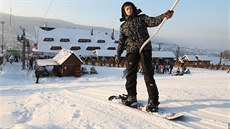Snowboardista ve Ski areálu Mosty u Jablunkova.