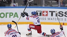 eský hokejista Richard Jarek slaví svj gól proti Rusku.