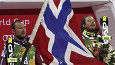 NORSKÝ VEČER. Kjetil Jansrud (vpravo) vyhrál paralelní obří slalom v Alta... NORSKÝ VEČER. Kjetil Jansrud (vpravo) vyhrál paralelní obří slalom v Alta...