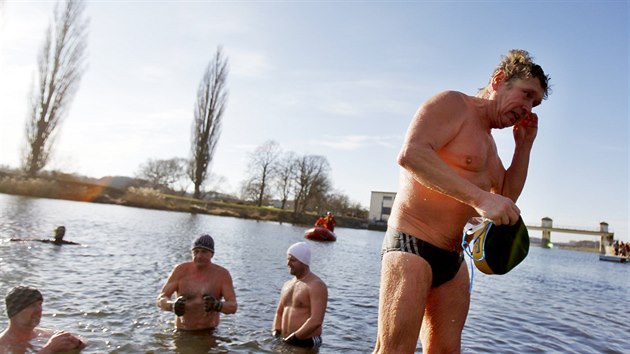 Otuilci si na silvestra zaplavali v Hodonn v Morav (31. prosince 2015).