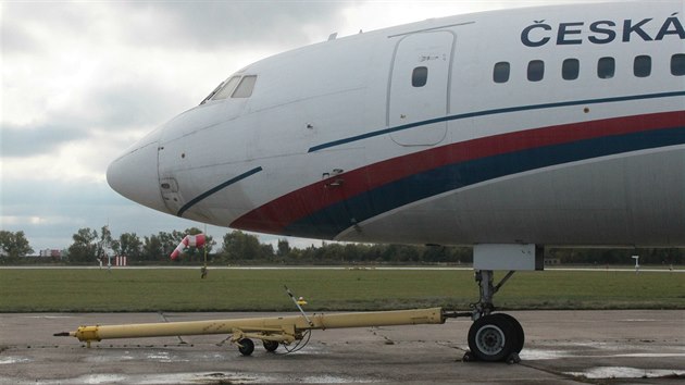 Tupolev Tu-154 z bval vldn letky u osm let stoj na ploe kbelskho letit.