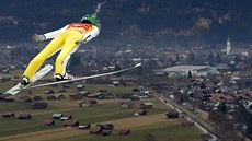 Slovinský skokan Peter Prevc se vznáší nad Garmisch-Partenkirchenem. Slovinský skokan Peter Prevc se vznáší nad Garmisch-Partenkirchenem.