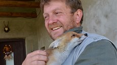 Petr Slaba se svým domácím mazlíčkem - liškou. Petr Slaba se svým domácím mazlíčkem - liškou.
