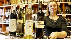 Nově vyšlechtěná vína se pomalu dostávají do prodeje, potvrzuje třeba Eliška... Nově vyšlechtěná vína se pomalu dostávají do prodeje, potvrzuje třeba Eliška...