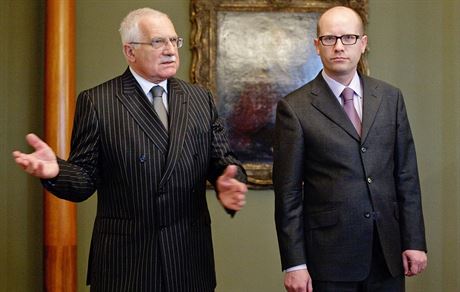 Exprezident Václav Klaus a premiér Bohuslav Sobotka na archivním snímku