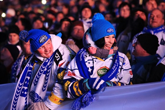 Fanouci Komety Brno si uívají atmosféru ped venkovním zápasem proti Spart.