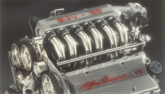 Na zaátku 90 let dostal motor dvanáct ventil navíc, proto jsou na kadé hlavn dv emenice na rozvody. Výkon ve vrcholné verzi QV tehdy dosahoval 232 koní.