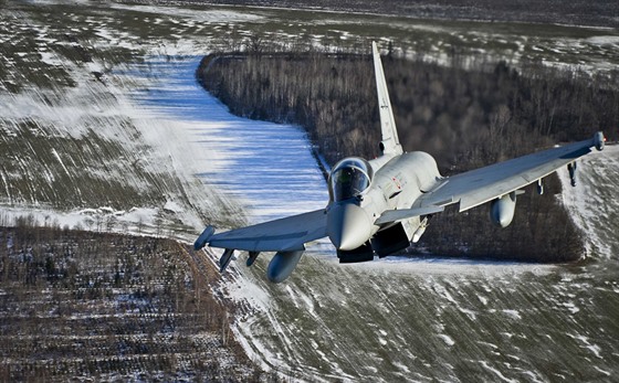 Eurofighter Typhoon panlského letectva nad Pobaltím