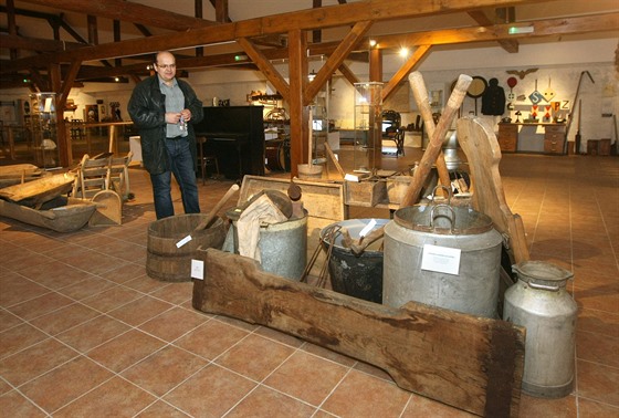 Pohled do jednoho z vesnických muzeí, konkrétn v Prosenici na Perovsku. Na...