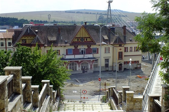 Schody spojují centrum msta s vlakovým nádraím.