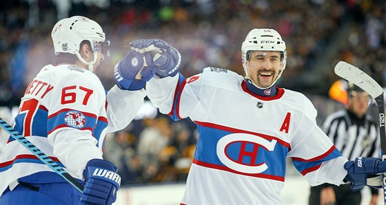 Montrealský útoník Tomá Plekanec (vpravo) a jeho spoluhrá Max Pacioretty se...