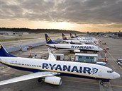 Ryanair létá výhradně s Boeingy 737-800 Ryanair létá výhradně s Boeingy 737-800