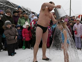 Zimní plavecký klub v sibiském Krasnojarsku (6. ledna 2016)