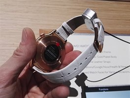 Nové pásky Huawei Watch v dámském provedení jsou koené, ale neekejme...