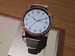 Provedení Huawei Watch Jewel je osázeno blytivými krystalky znaky Swarovski a...