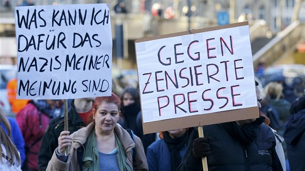 Nemu za to, e mm stejn nzor jako nckov. Demonstrace Pegidy v Koln nad Rnem. (9. ledna 2016)