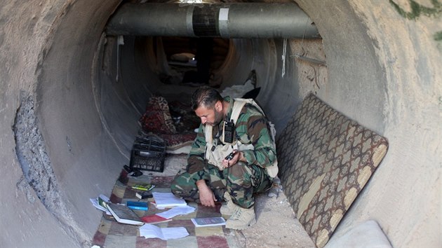 Tunely Islmskho sttu objevili bojovnci irck armdy i kurdskch ozbrojenc v Ramd, Kobani i Sindru.