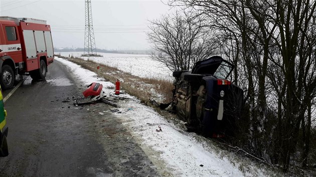 Pi nehod dvou osobnch voz se zranilo sedm lid (1. leden 2016)