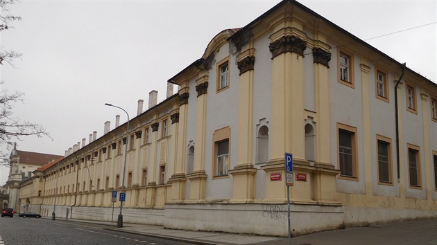 Veobecná fakultní nemocnice na rohu Karlova námstí a ulice U Nemocnice.