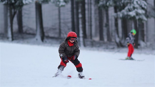 Lyai na Zadov maj k dispozici sjezdovku Pucalka a lyaskou kolu.