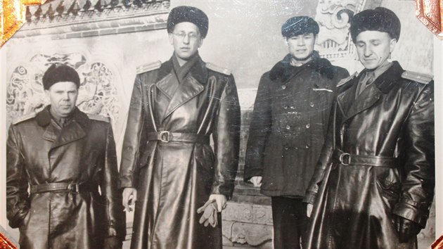 Antonn Malach (vpravo) v roce 1953, kdy jako len Dozor komise neutrlnch nrod strvil vce ne rok na vlkou zcela znienm Korejskm poloostrov.
