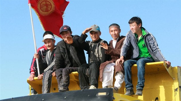 Vesnian protestuj proti zlatmu dolu Kurton v kyrgyzskch horch.