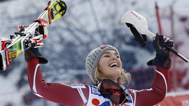 Norsk lyaka Nina Lsethov se raduje z triumfu ve slalomu Svtovho pohru v Santa Caterin.