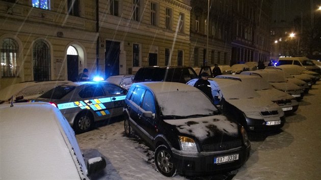 Tiadvacetilet idi ujdl policii pod vlivem tech omamnch ltek a se zkazem zen (5.1.2015)