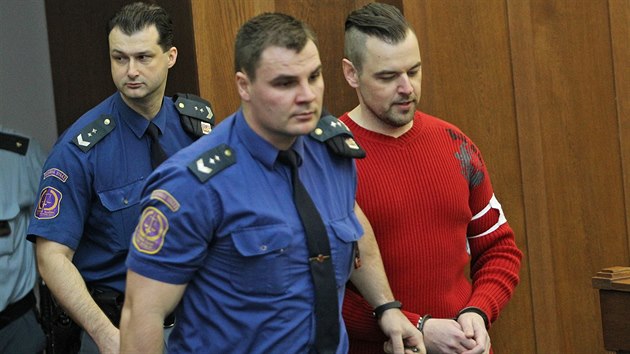 Petr Kramn u Krajskho soudu v Ostrav, kter ho poslal na 28 let do vzen za vradu manelky a dcery pi letn dovolen v Egypt v roce 2013. (7. ledna 2016)