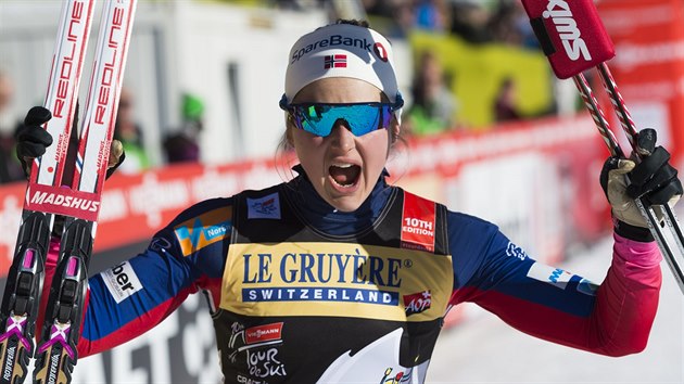 Norsk bkyn Ingvild Flugstad stbergov ovldla sthaku na pt kilometr voln, kter se jela v Lenzerheide jako tet etapa Tour de Ski.