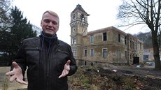 Podnikatel Martin Hausenblas ruinu zámečku a její okolí čtyři roky čistil od... Podnikatel Martin Hausenblas ruinu zámečku a její okolí čtyři roky čistil od...