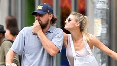 Leonardo DiCaprio a Kelly Rohrbachová na projíce na kolech