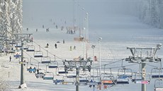 Lyai zaplnili Jezerní sjezdovku ve Skiareálu Lipno.