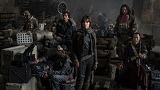 Felicity Jones, Diego Luna a další ve filmu Star Wars: Rogue One. Felicity Jones, Diego Luna a další ve filmu Star Wars: Rogue One.