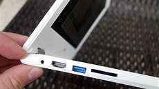Chromebook má HDMI výstup, USB 3.0 port a teku SD karet.