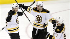 Hokejisté Bostonu slaví gól v utkání, v němž dosáhli na jubilejní 3 000. výhru... Hokejisté Bostonu slaví gól v utkání, v němž dosáhli na jubilejní 3 000. výhru...