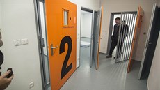 Vstupy do jednotlivých pokojů jsou z bezpečnostních důvodů vybaveny i mřížemi. Vstupy do jednotlivých pokojů jsou z bezpečnostních důvodů vybaveny i mřížemi.