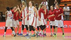 Nymburské basketbalistky se radují z výhry. Nymburské basketbalistky se radují z výhry.