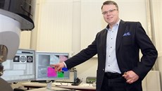 Fyzikální chemik Michal Otyepka u monitoru jednoho z nejvýkonnějších... Fyzikální chemik Michal Otyepka u monitoru jednoho z nejvýkonnějších...
