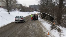 idika jela na Prostjovsku po zasnené silnici píli rychle a dostala smyk....