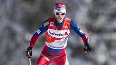 Norský bec Martin Johnsrud Sundby bruslí ve tetí etap Tour de Ski.