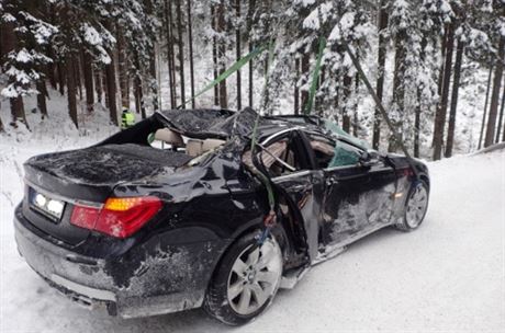 Havarované BMW samo pivolalo svému idii k obci Bílá na Frýdecko-Místecku...